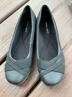 Easy Spirit Black Women's Slip-On Ballet Flats with Cross Bands